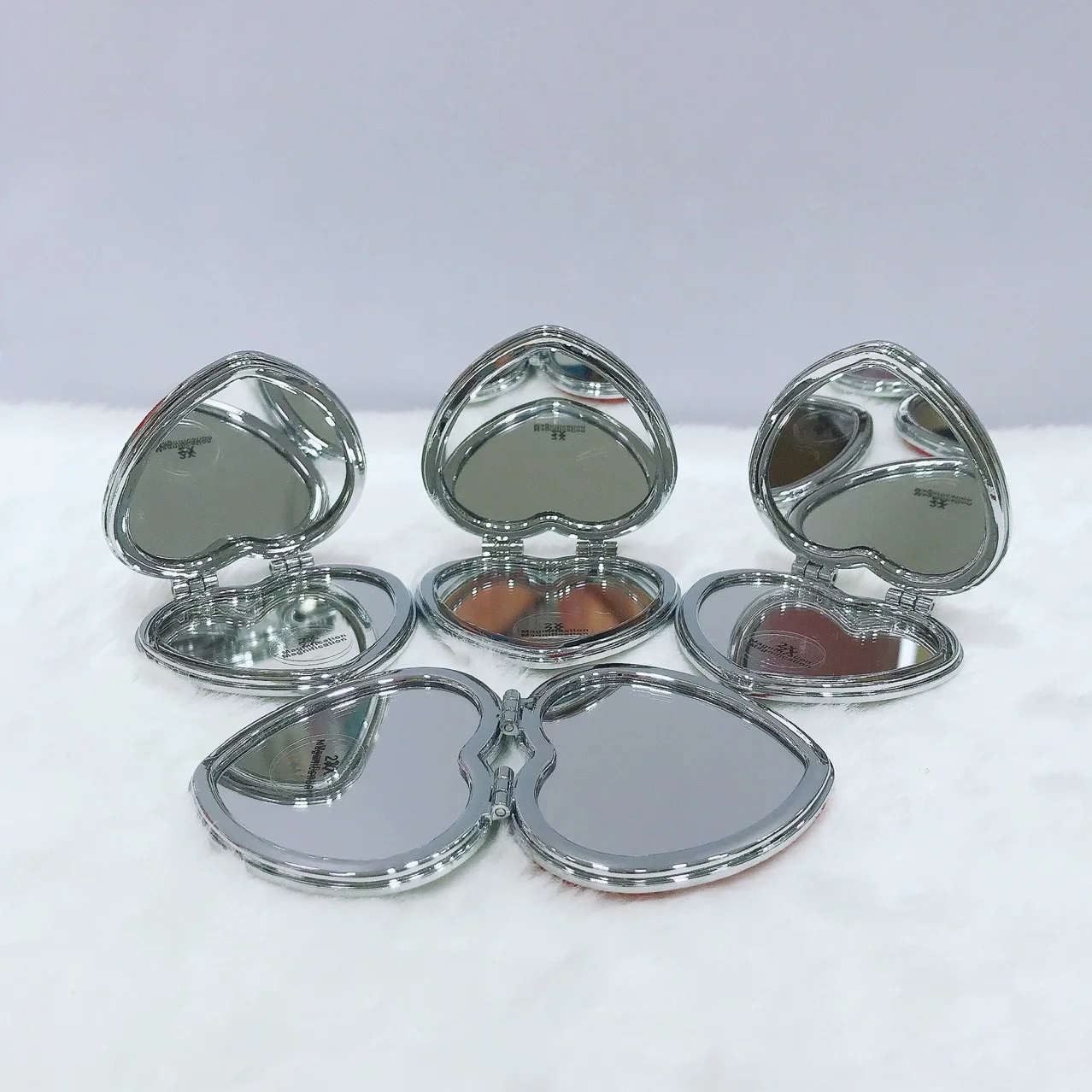 Heart-Shaped Compact Mirror Small Foldable Handheld Makeup Mirror With Sparkling Rhinestones
