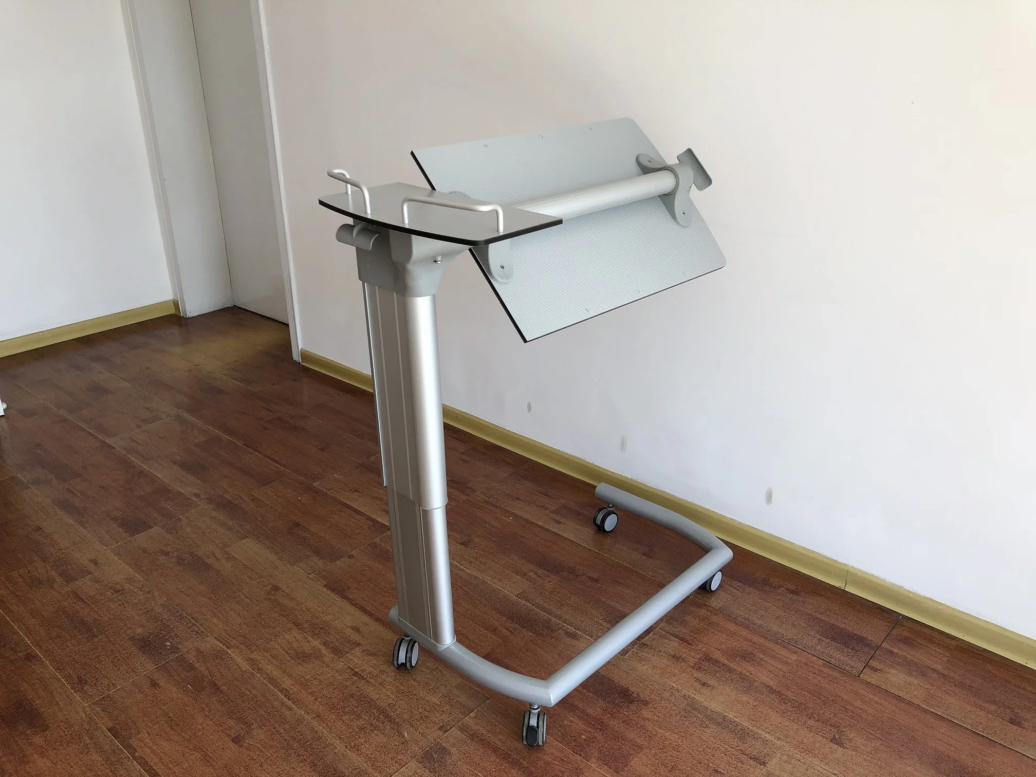 rotating over bed table 2.JPG