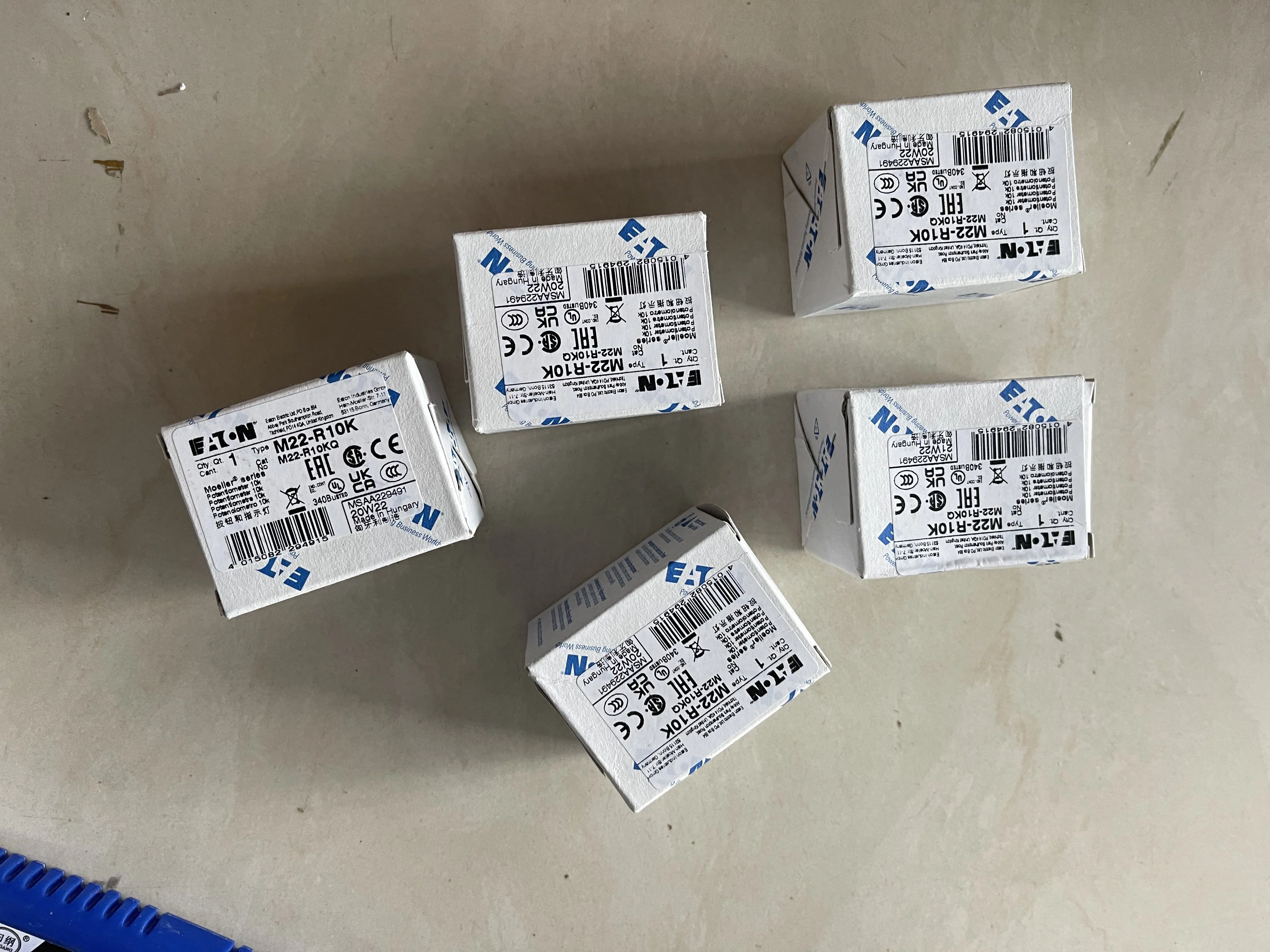 Eaton Push Button M22-R10K Eaton Push Button M22-R10K