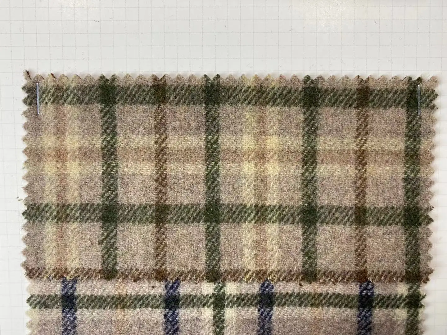 533GSM 59 Inch Width Classic Checker Double Sided Wool 80% Wool Chemical Fiber Spot Woolen Winter Overcoat Fabric
