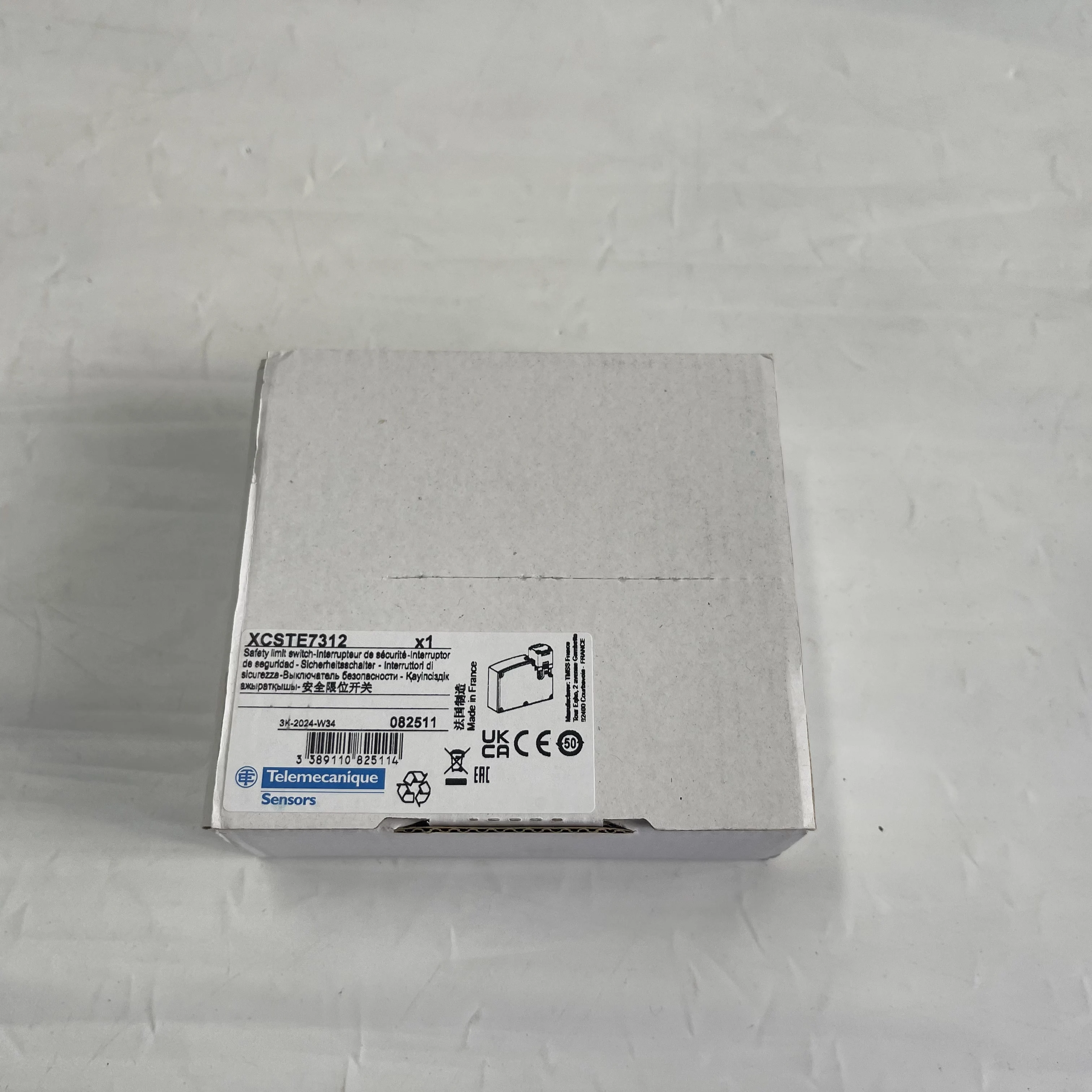 Telemecanique Safety Limit Switch XCSTE7312 Telemecanique Safety Limit Switch XCSTE7312