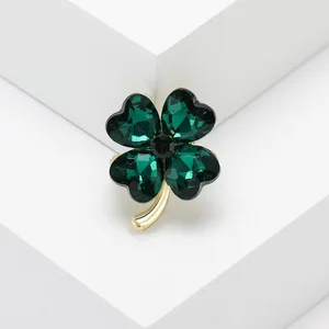 High-quality Gold Plated Tin Alloy Four-leaf Clover Brooch Green Rhinestones Suitable for Weddings Engagement Parties Children's