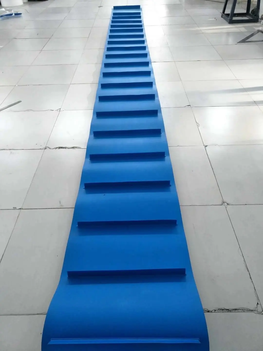 Blue PVC Conveyor Belts Width Cleats PVC Cleated Belt