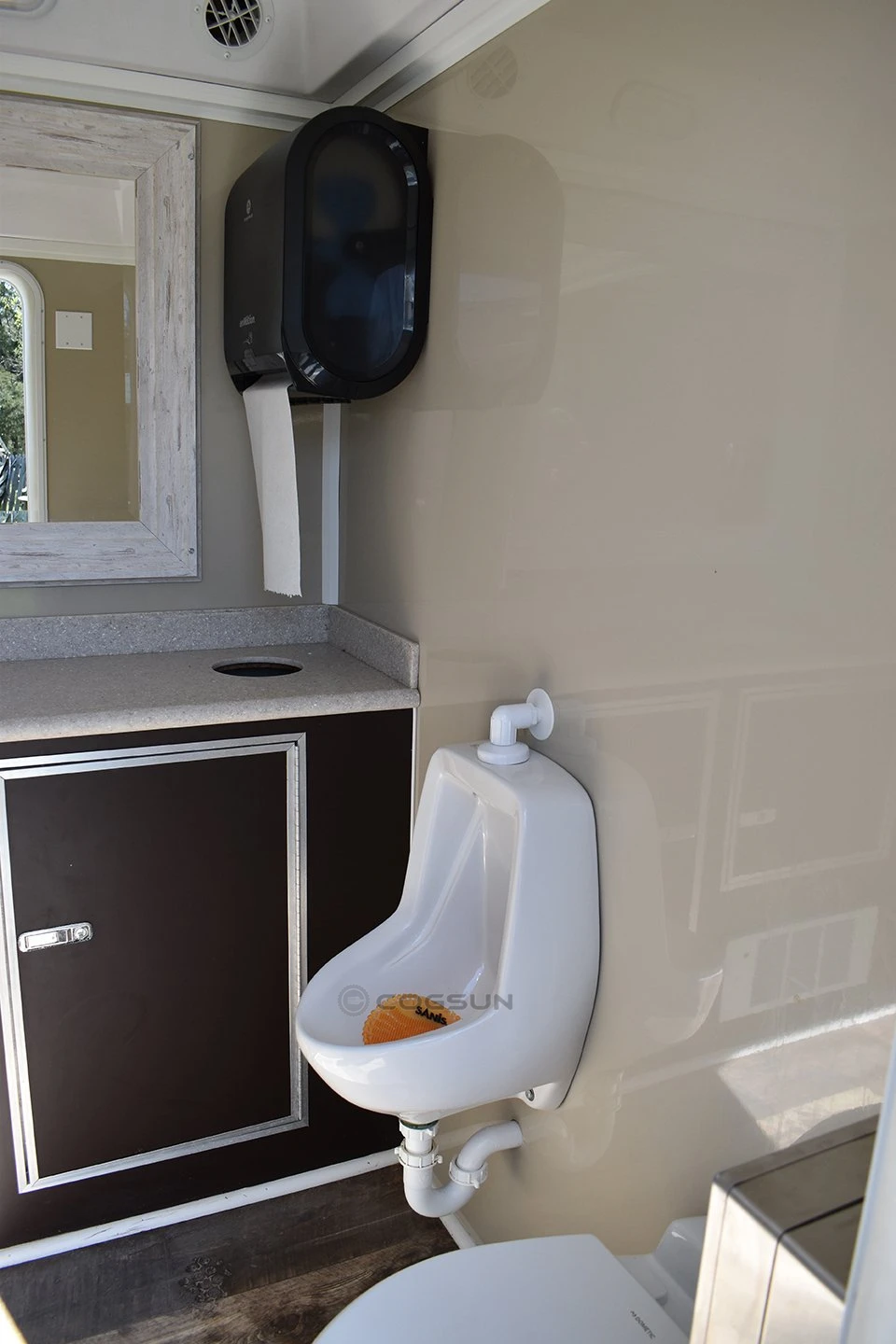Outdoor Publoptocoupler Factory Sale Portable Toilets Trailer Cabin