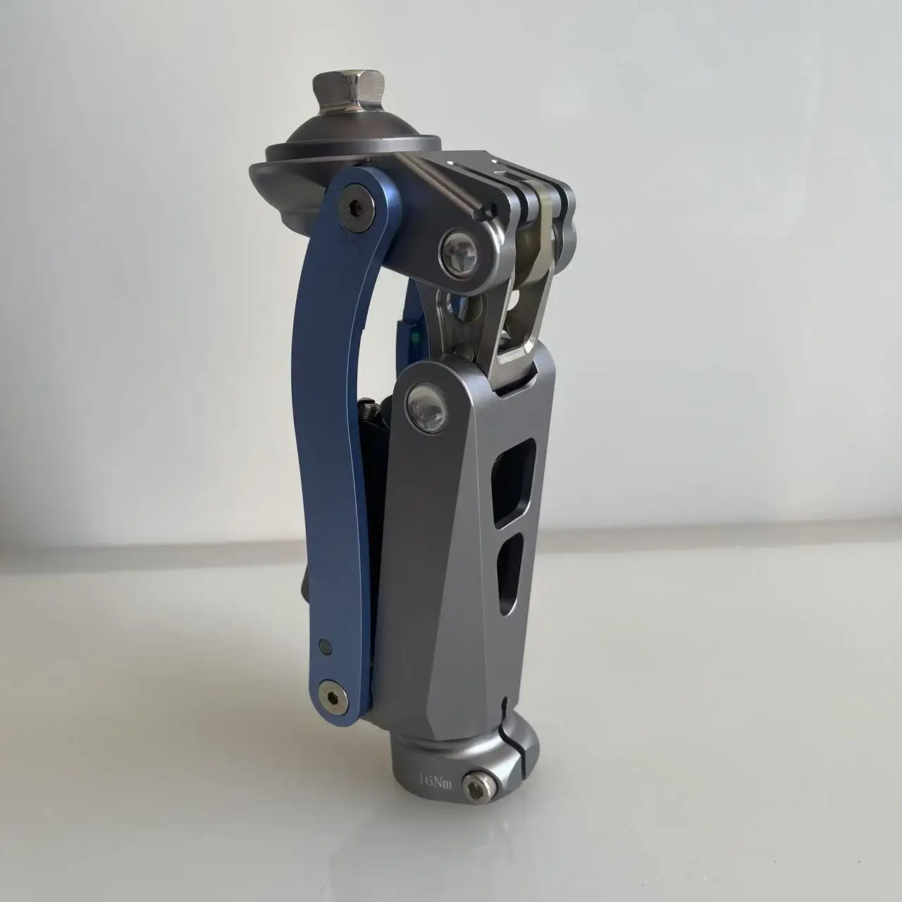 Five-link Geometric Lock Pneumatic Knee Joint for Prosthetic Legs Orthotics for Artificial Limbs