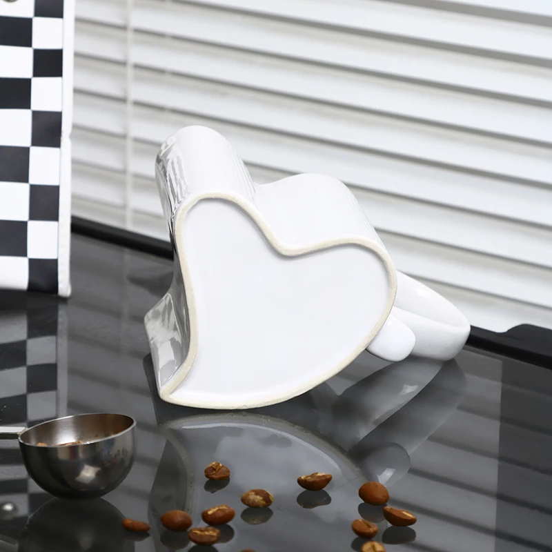 Red Heart Shaped Porcelain Tea Cups & Saucers for Couples on Valentine's Day for Cappuccino & Coffee factory