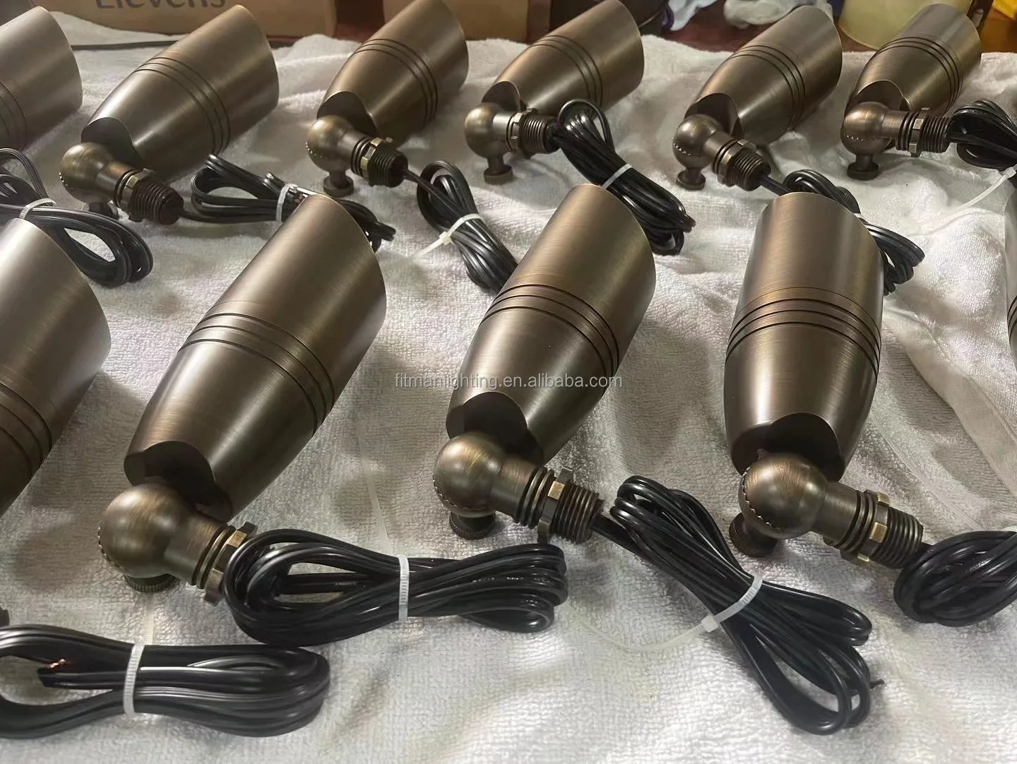 低压户外定向向上灯外部花式LED户外防水壁灯带钉12V AC / DC花园