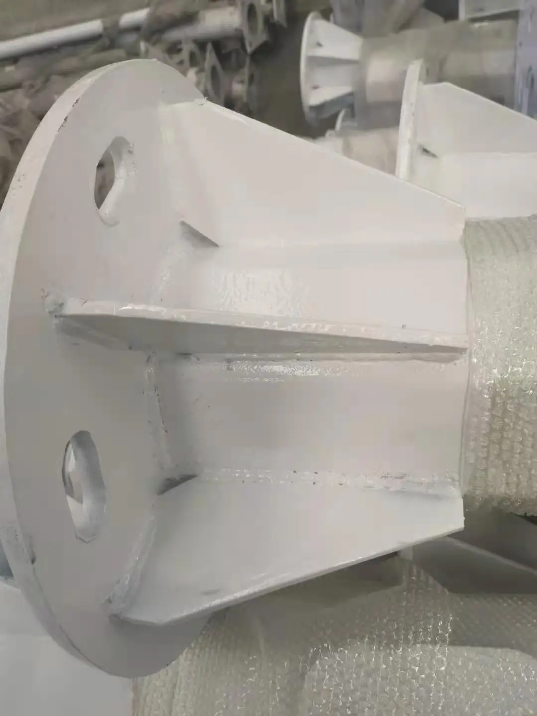 Customized High Quality Steel Outside Mast Pole with Ladder