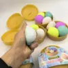 Un panier vapeur contient 4 petits pains (chacun d'environ 5 cm de long).