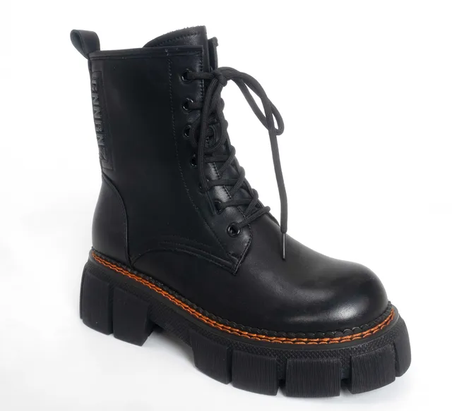 YZY wholesale OEM Women classy Black PU lace up martin boots