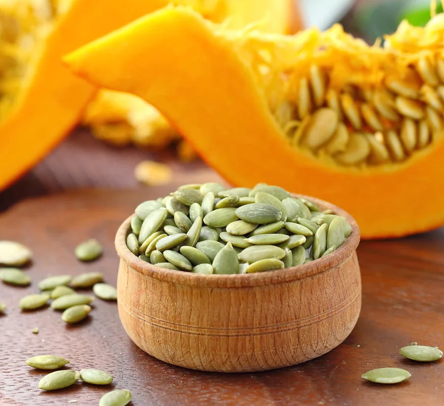 Тыквенные семечки польза и вред. Как есть тыквенные семечки. Тыквенные семечки польза. Семечки тыквенные. Семечки тыквенные.