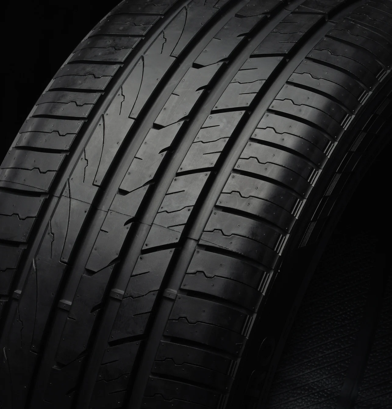 Premium Brand Car Tyre RFT RSC Run Flat Car Tire Use for BMW AUDI and BENZ  235/55ZR17 225/50ZR18 235/60R17 235/65R17