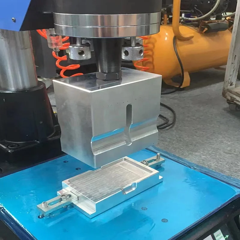 Automatic Production Ultrasonic Welding Machine 4200W 2600W 1200W High Power Ultrasonic Plastic Welding Equipment
