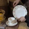 Assiette à tasse Rose en porcelaine d'os