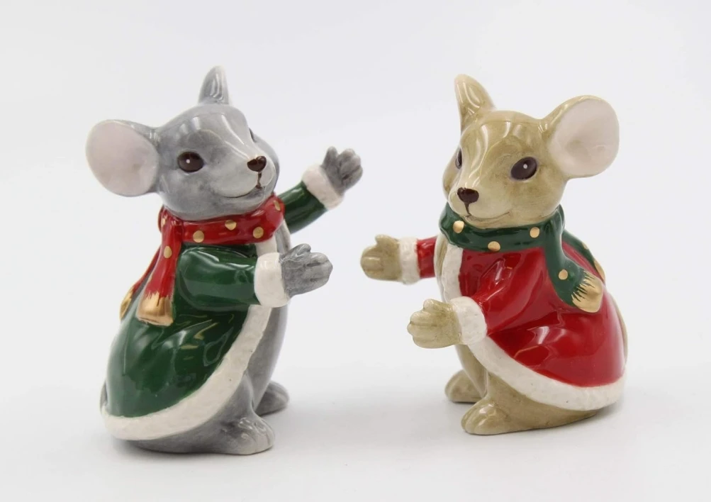 Fine Ceramic Christmas Holidays Mouse Couple Hugging Salt & Pepper Shakers Set