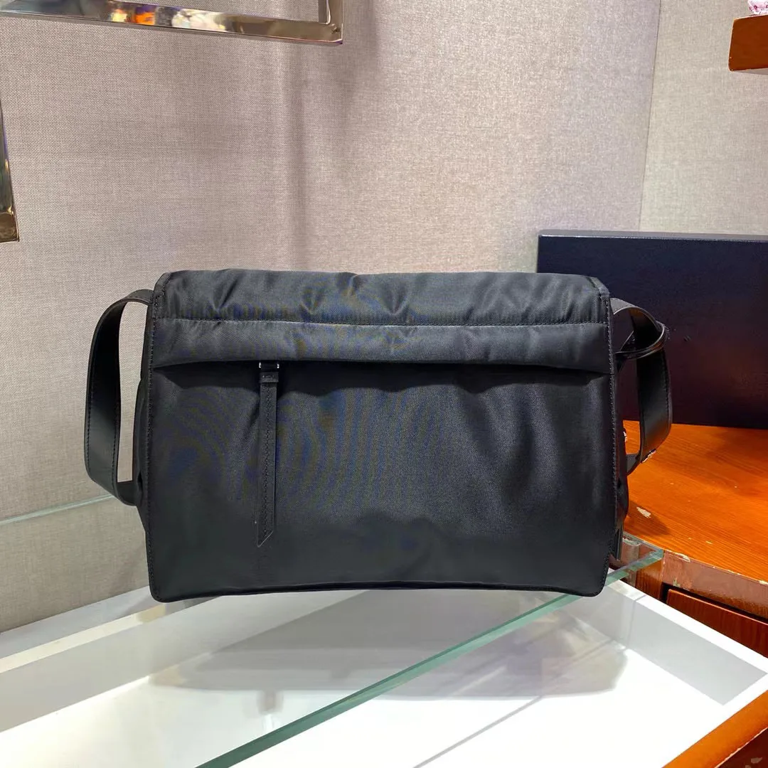 Fashionable Men's Single-shoulder Bag, Lightweight and Large-capacity Men's Clutch Bag