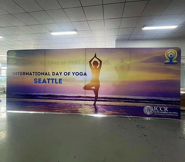 Custom Color Large Size Digital Print Media Banner Stand for Outdoor Events Show and Display