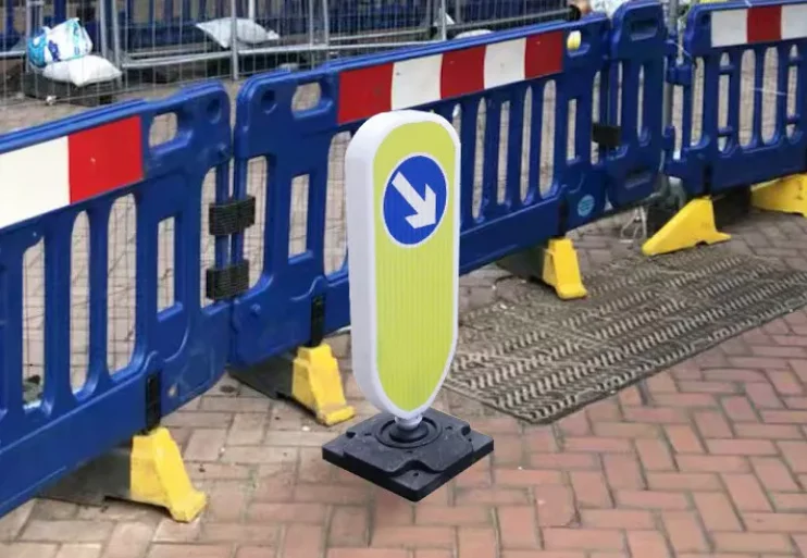 New UK Replaceable Plastic Road Safety Warning Signal Board Delineator Panel Traffic Bollards with Rubber Base factory