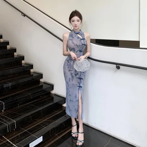 Modern Flocked Qipao Evening Dress Sleeveless Side-Slit Slim-Fit Long Mandarin Collar Chinese Ethnic Banquet Gown Elegant Tie