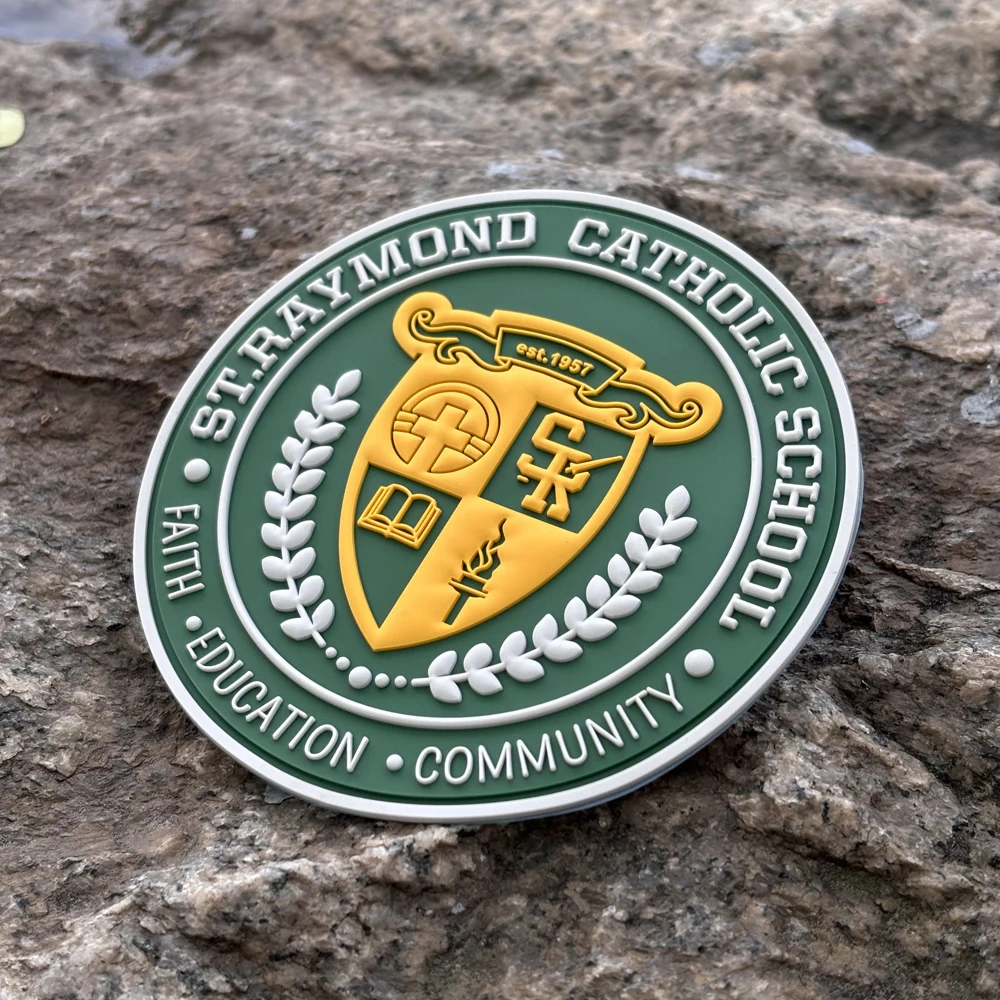 Custom Logo Rubber Iron on PVC Patch Badges Backpack Hat Hook Sewing Patches Soft Silicone 3D Embossed Rubber Patch for Garment