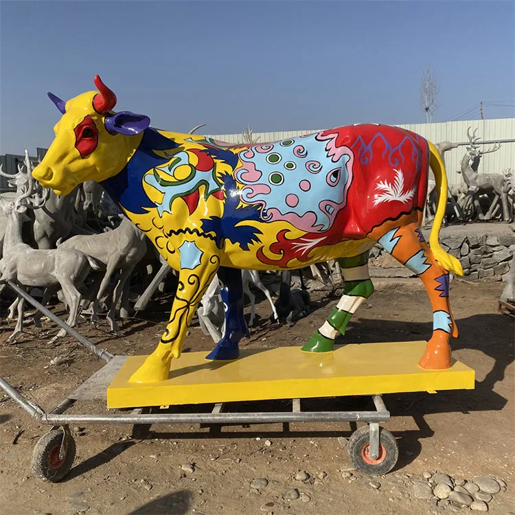 Custom Life Size Fiberglass Cow Statue Park Decorative Cow Statue