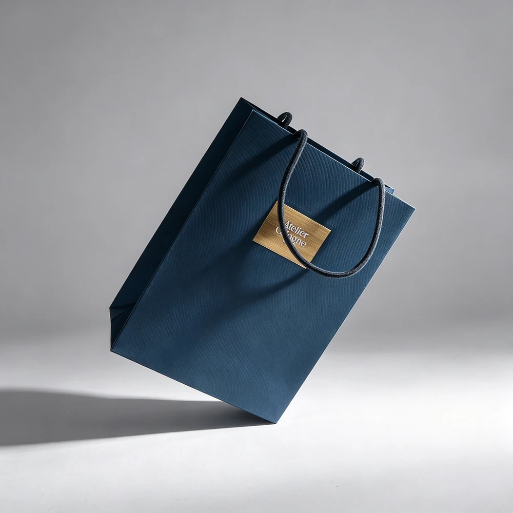 Trendy High-End Luxury Rectangle Navy Coated Paper Spot UV Finish Gift Paper Bag with Cotton Rope Handle