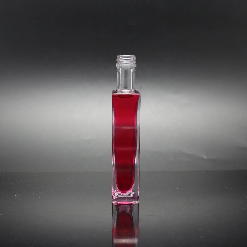 Shanghai Linlang 50ml Mini Wavy Liquor Glass Bottle