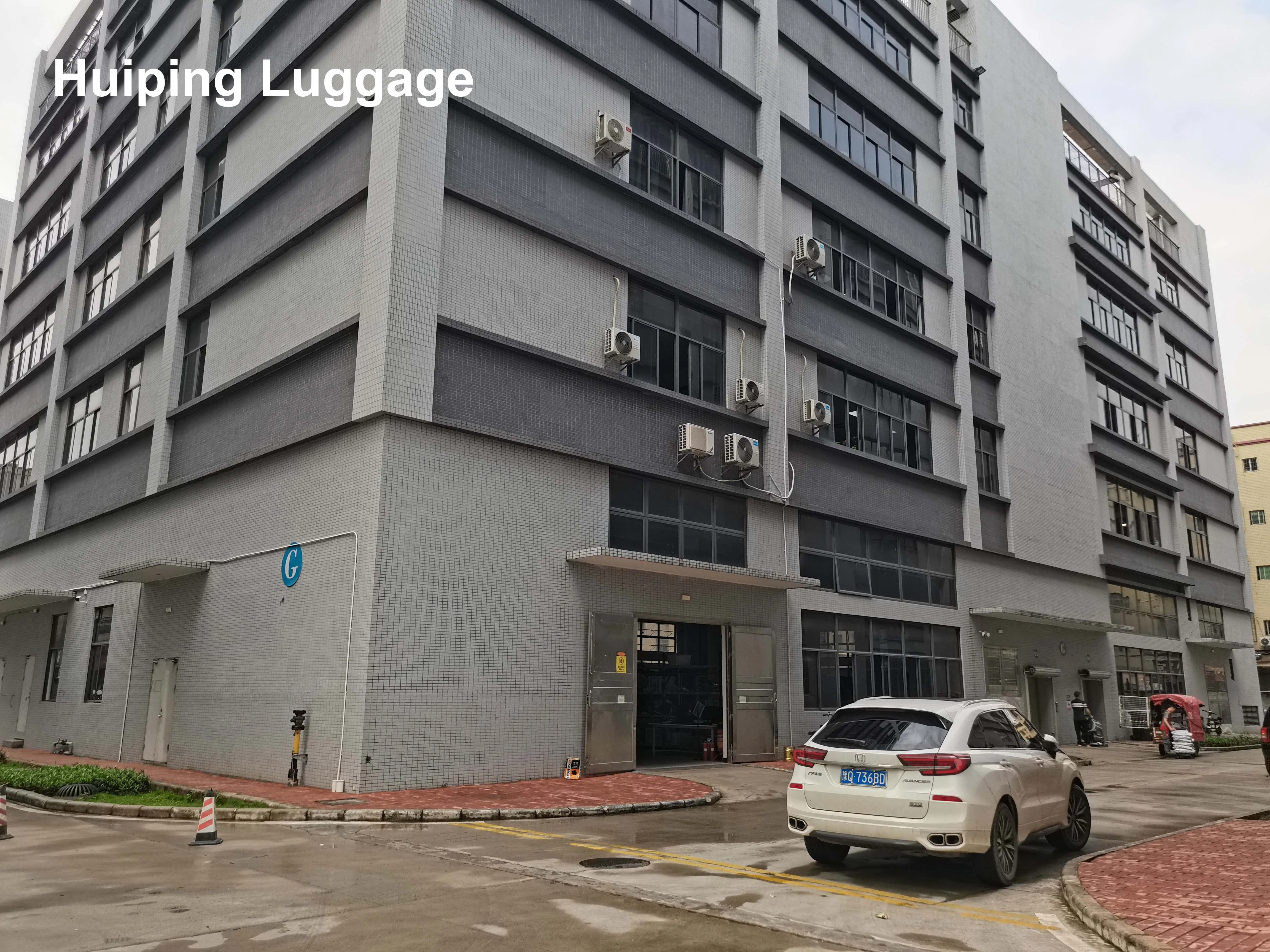 Guangzhou Huiping Luggage Co., Ltd.