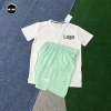Maglietta verde + pantaloni grigi
