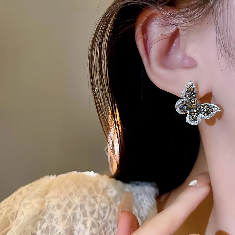 Retro Personality Cool Style Butterfly Earrings for Women Simple Sparkling Full Diamond Zircon Korean Jewelry Earrings