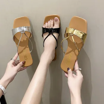 2024 Flat bottomed straight line beach fashion square toe thin strap slippers