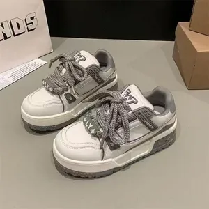 Wholesale Men's Sporty Skateboard Shoes Comfortable  Breathable Sneakers for Outdoor Running