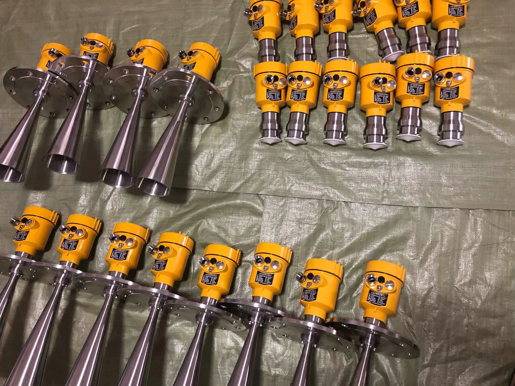 Ultrasonic Level Transmitter Silos and Oil tank Level Sensor Radar Level Transmitter