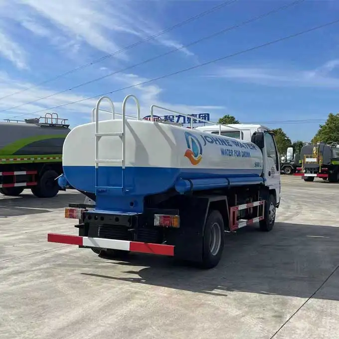 Light duty truck Dongfeng 4x2 3-8CBM water tank truck