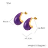 Pendientes de botón F854 de resina púrpura con detalles dorados.