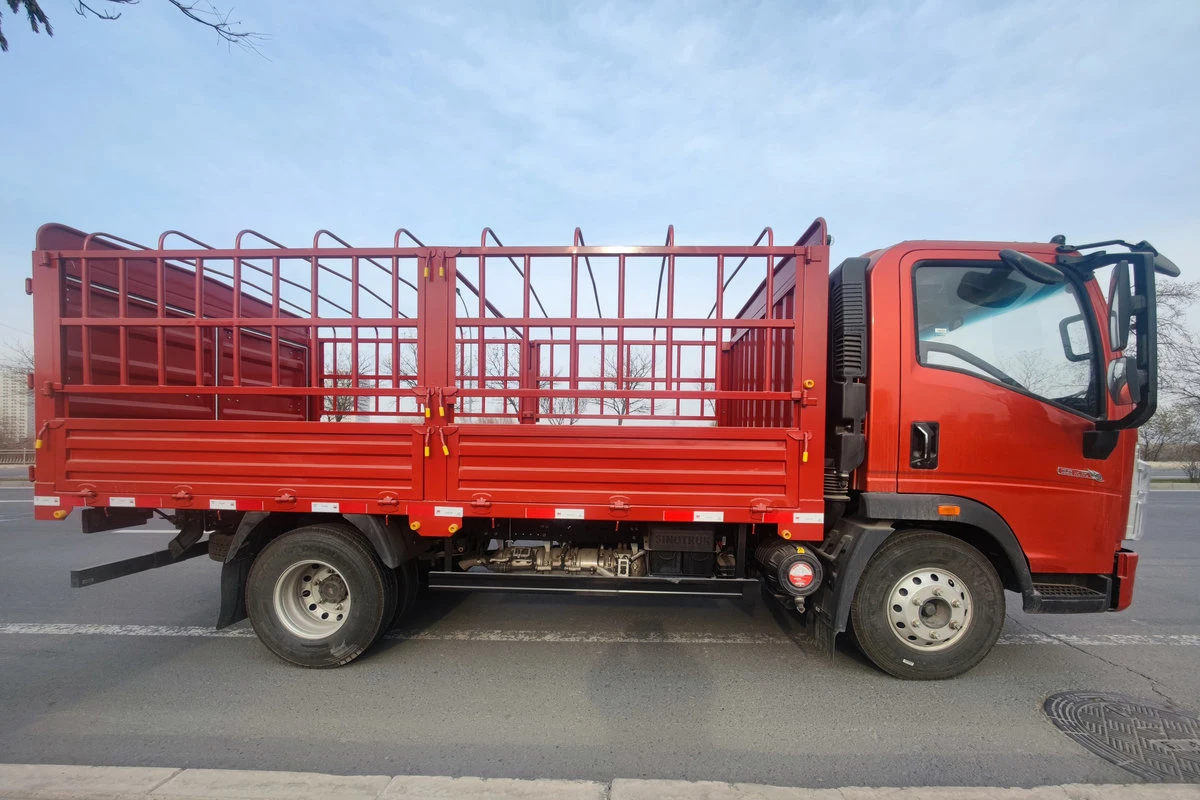 42m 160hp Chassis Van Boxes Cargo Trucks Trailer 4x4 Fenced Cargo