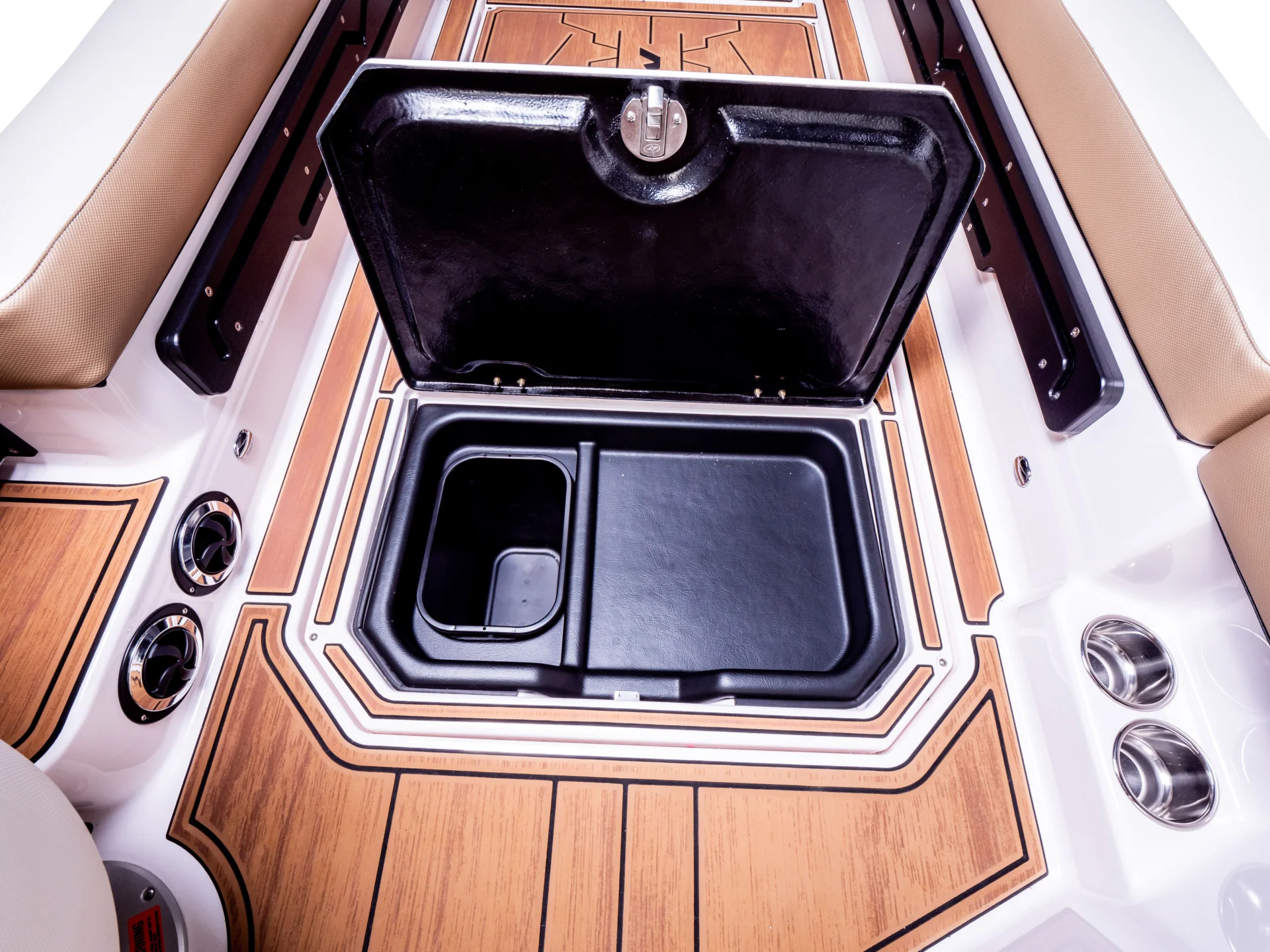 2022 Luxury Aluminum Jet Sport Speed Boat for Skiing Inboard Engine Luxury Yacht With Welded Workmanship Direct Sale