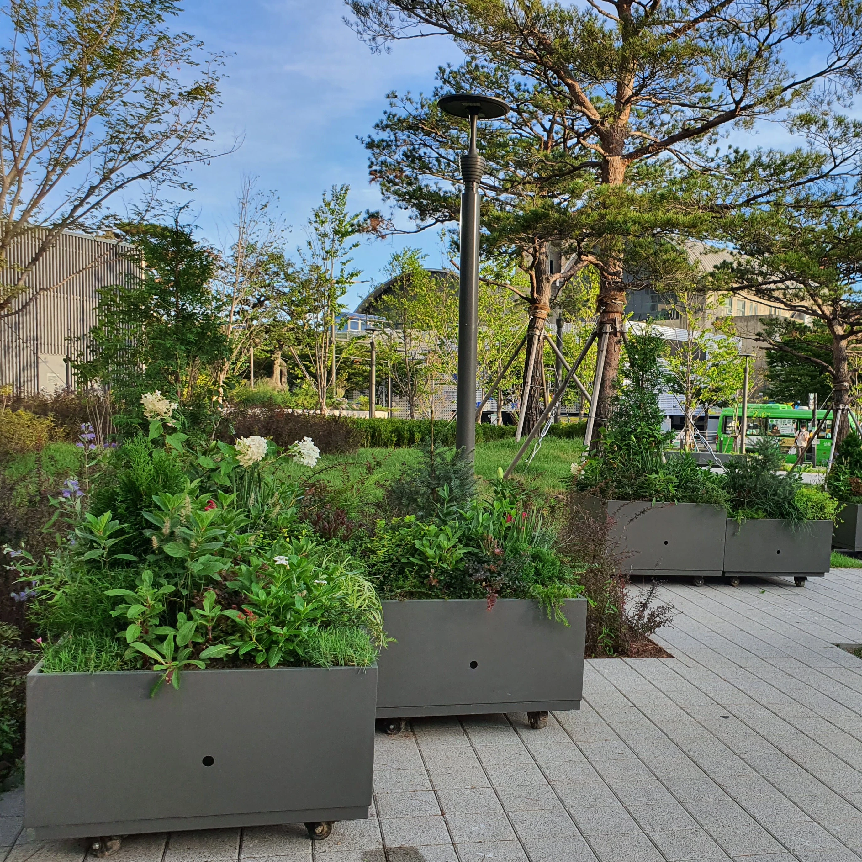 Durable Outdoor Planters - Steel Flower Pots by G.wealth, image size:2749x2749