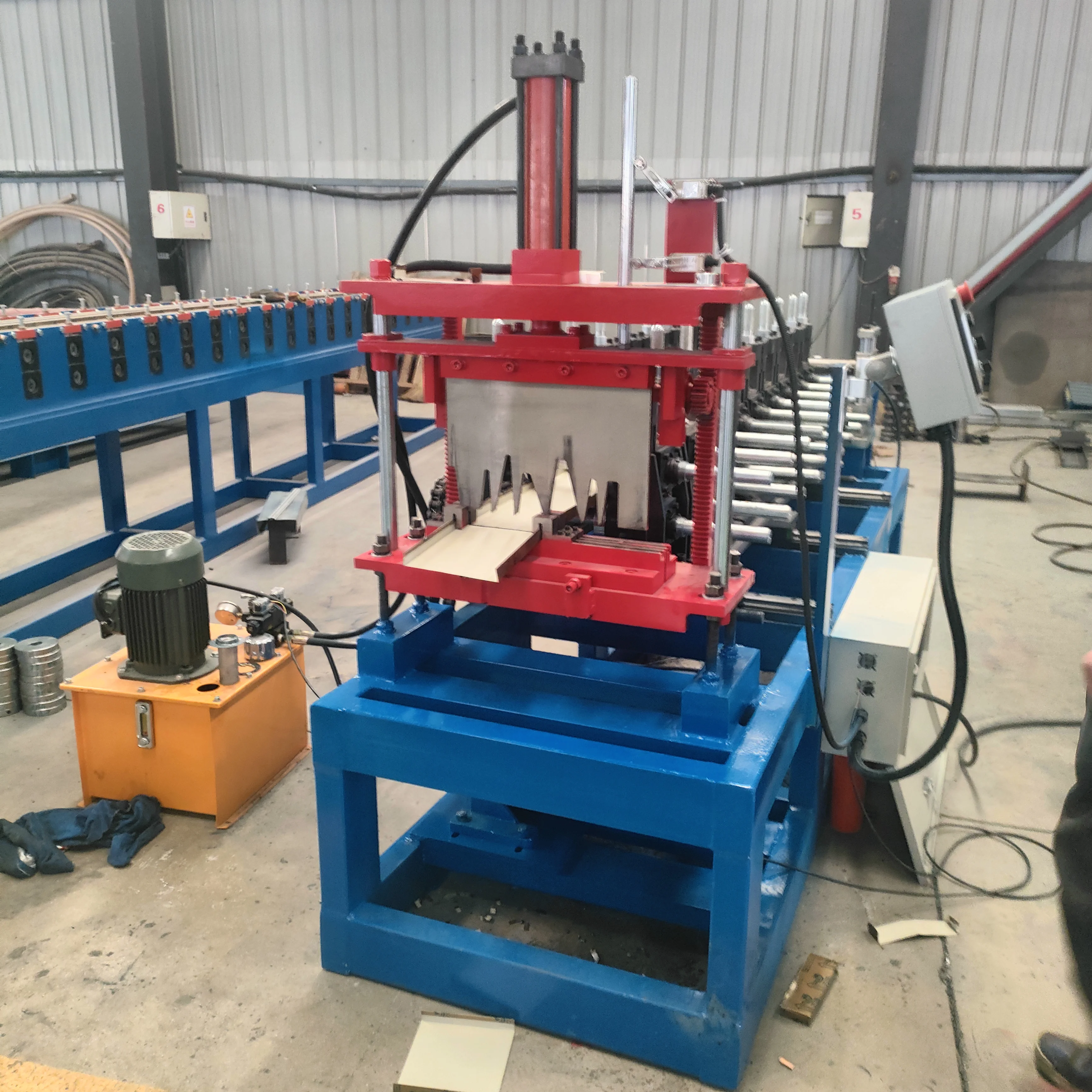 The  Best Louvre Roll  Forming   Machine