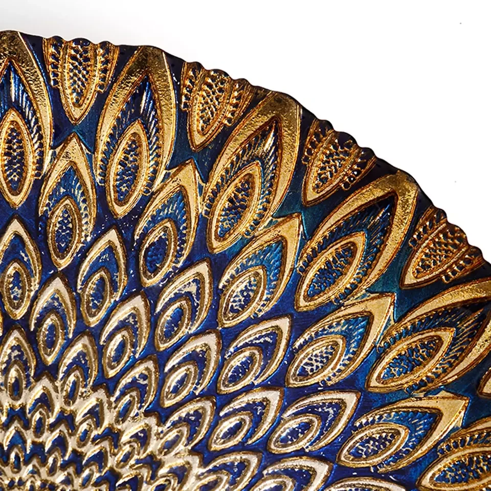 Factory Wholesale Luxury Peacock Feather Green UnderPlate Arabian Royal Green Fruit Platter Design Wedding Glass Charger Plate
