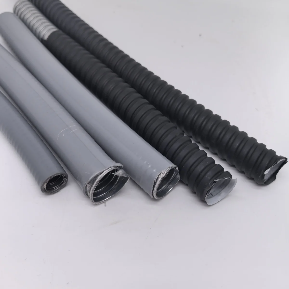 Factory Waterproof Threaded Corrugated Pipe Plastic Coated Metal Hose Zine Metal Flexible Conduit for Cable Line Protector
