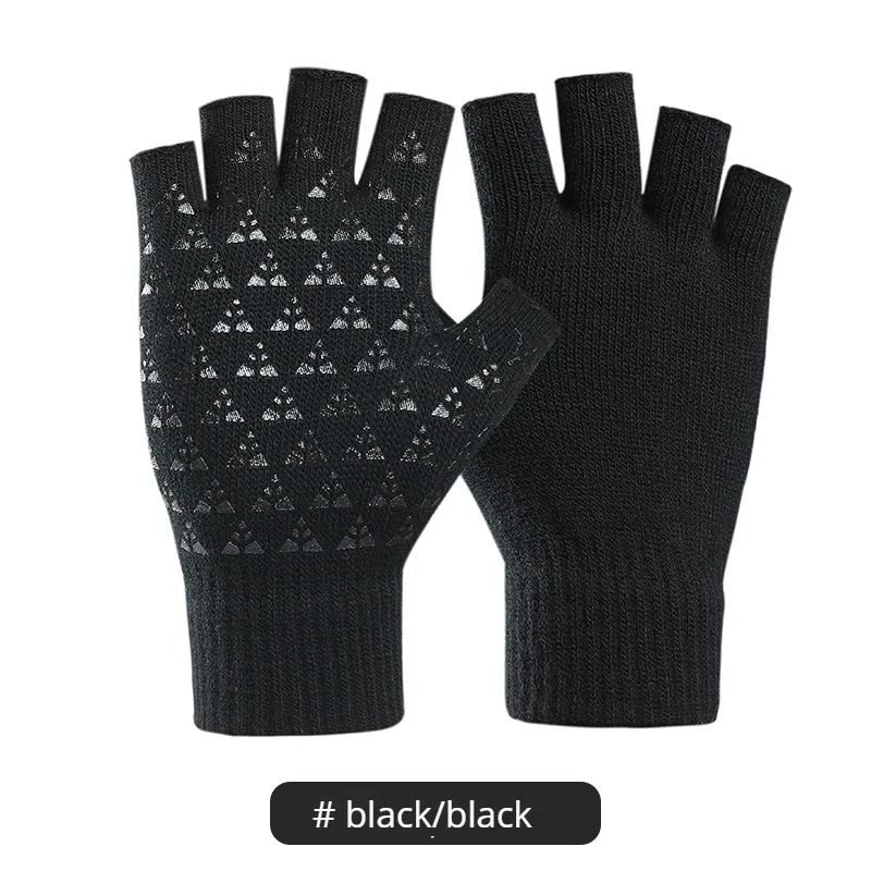 Вязаные зимние варежки из акрила