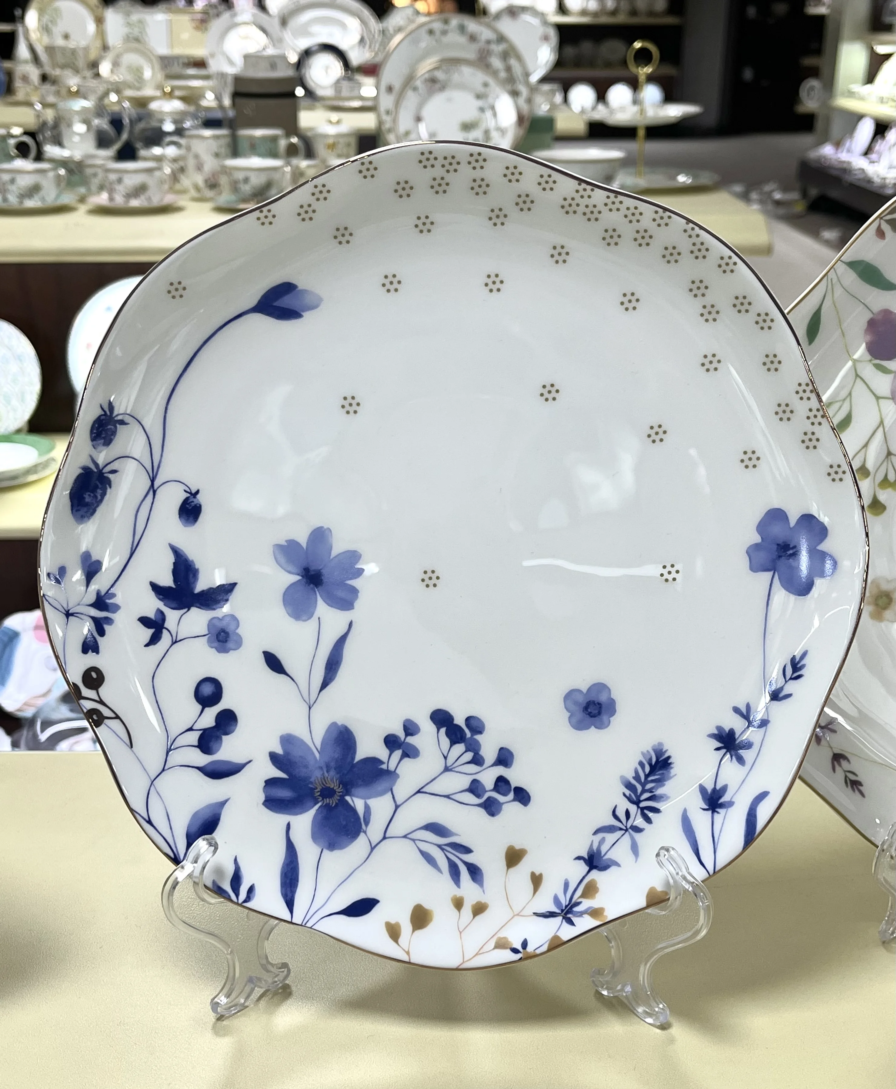 Blossom Plate Medium Plate Approx 7.5-10.5 inches Lightweight Blue Flower Vessel, Navy, Blue, Mino Ware,