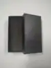 Pequeña caja de regalo rectangular negra