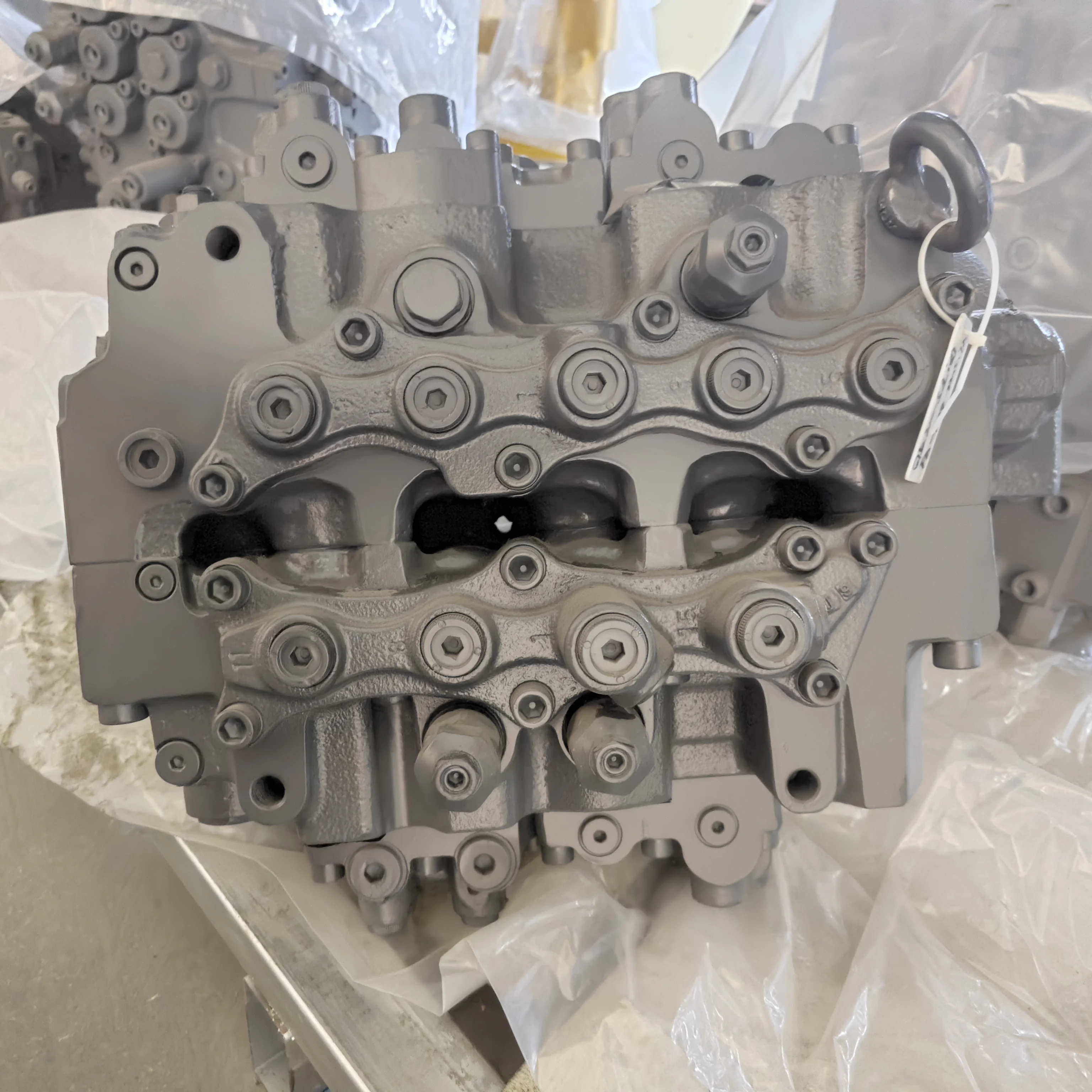 Main Control Valve 4398652 for ZX120, ZX125US, ZX135US, ZX200-3