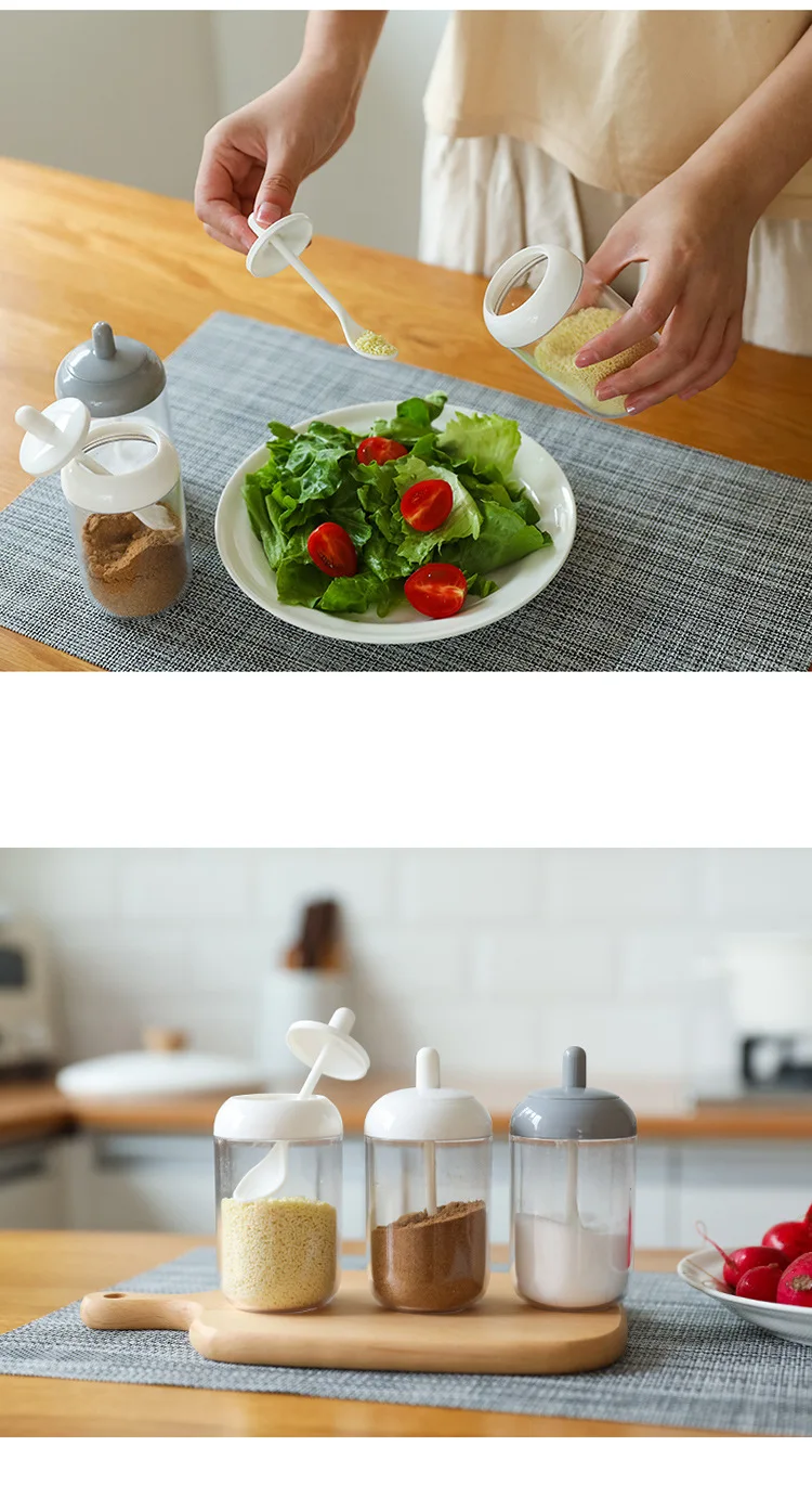 Simple new product kitchen round seasoning jar with spoon seasoning bottle pepper seasoning box Household salt shaker factory