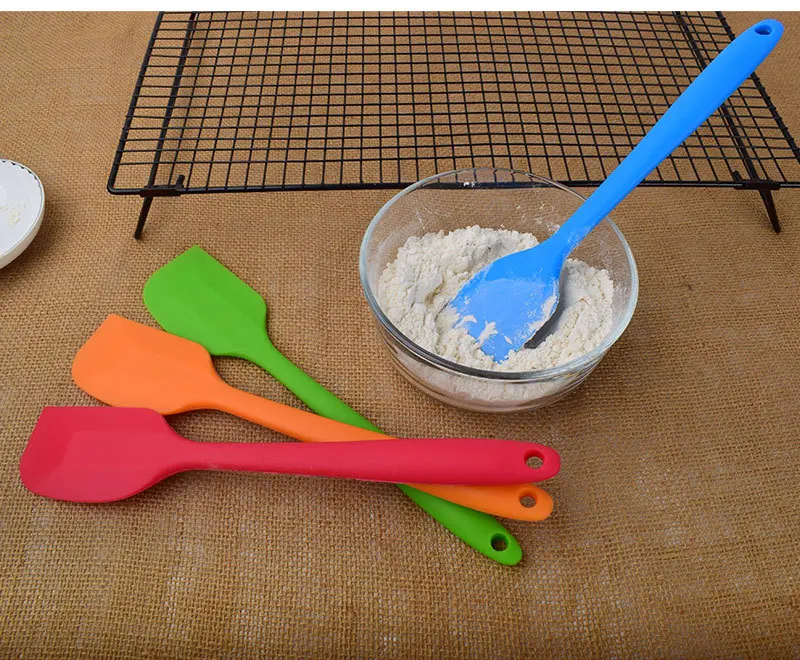 Integrated Full-Coverage Transparent Silicone Spatula Mixing Cream and Butter Rubber Scraper Cake Baking Tool for Home Use supplier