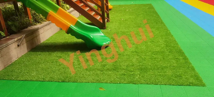 Modular Artificial Grass Turf Indoor Tiles Floor With PP Plastic Base for Balcony Garden