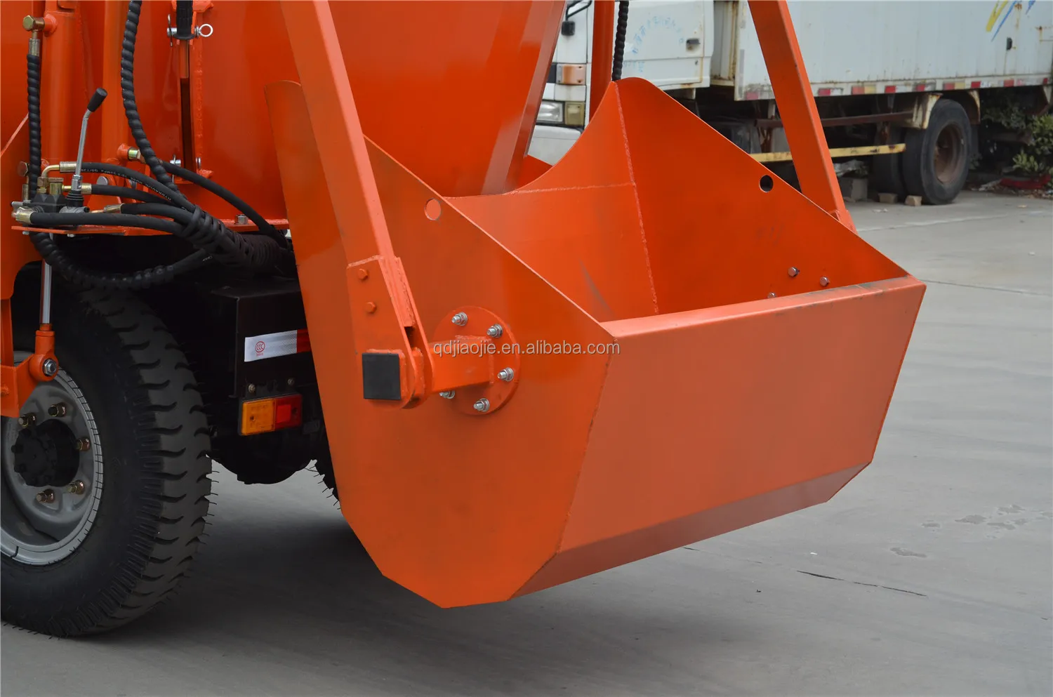 Single Auger Vertical Small Tmr Mixers,Selfpropelled Livestock Feed