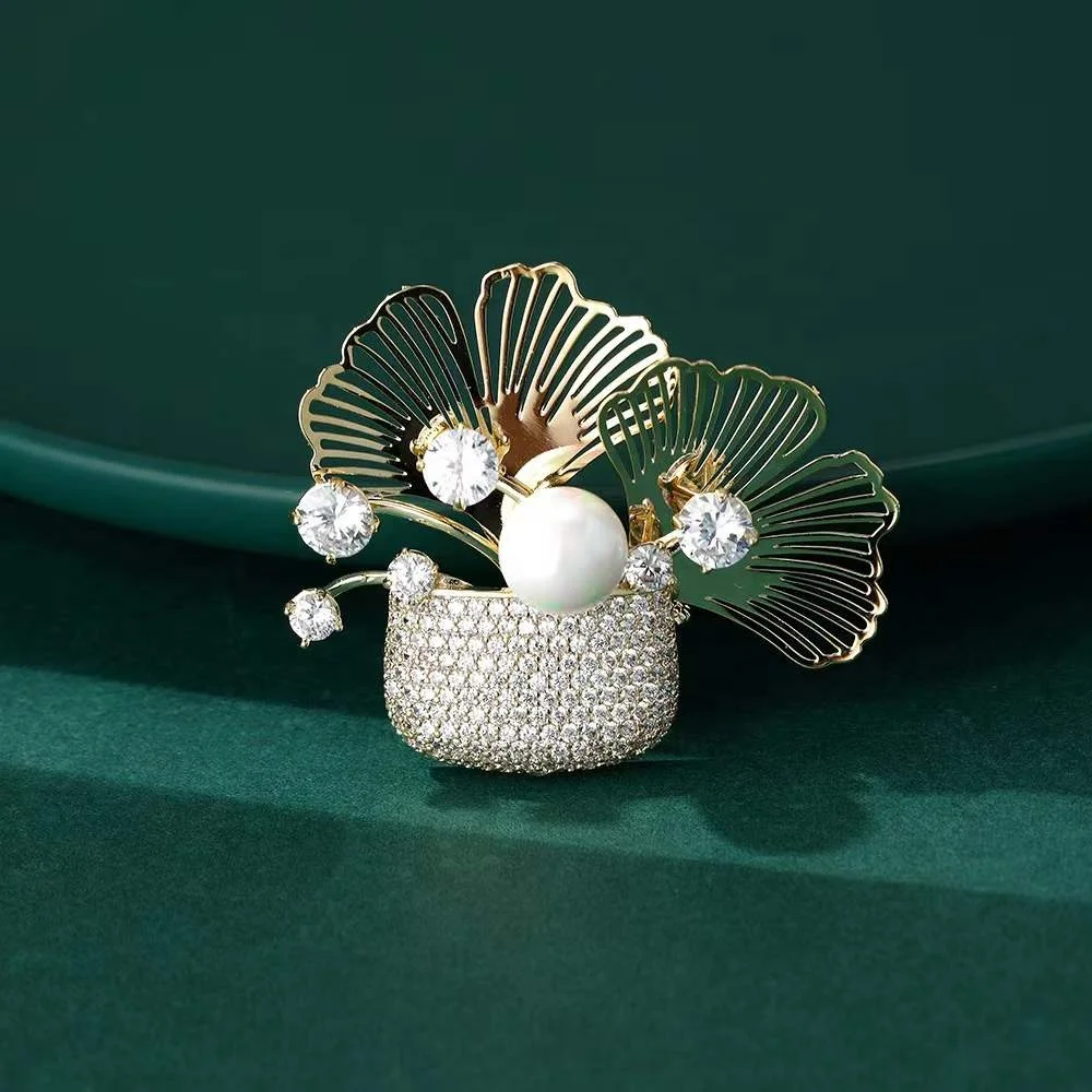 Women Brooch Fashion Custom Wholesale Gold Plated Pearl Diamond Flowers Brooch Korean Jewelry Luxury Designer Jewelry for Women